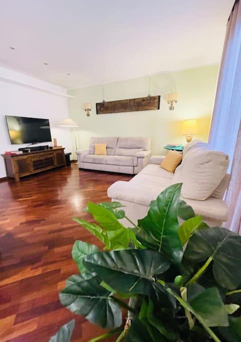 Re Gallo Luxury Apartment Plebiscito In Via Chiaia Napels Buitenkant foto