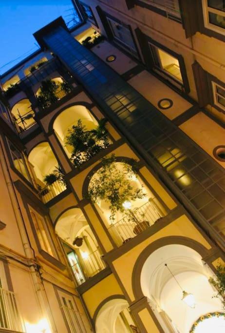 Re Gallo Luxury Apartment Plebiscito In Via Chiaia Napels Buitenkant foto