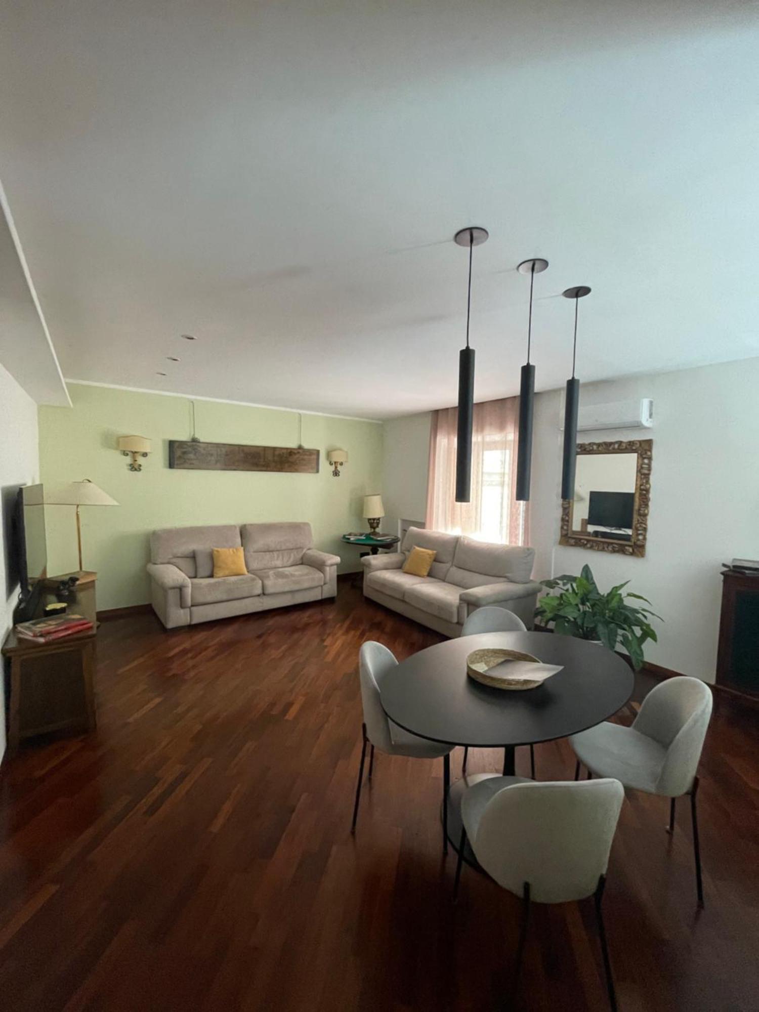 Re Gallo Luxury Apartment Plebiscito In Via Chiaia Napels Buitenkant foto